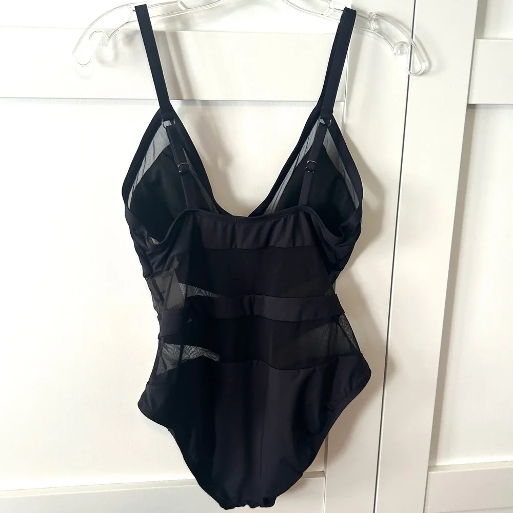 NWT Kenneth Cole Women's Black Mesh Detail One Piece Swimsuit in Size‎ M